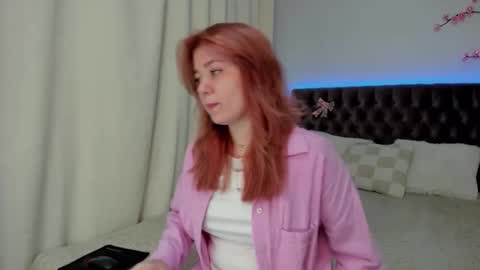 Snapshot of ella_mayers chatting on September 15, 12:27 pm Ella Mayers online show from September 15, 12:27 pm