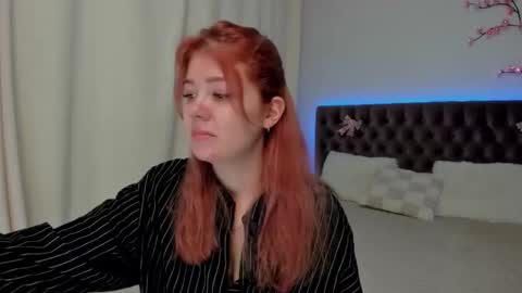 Snapshot of ella_mayers chatting on September 18, 12:40 pm Ella Mayers online show from September 18, 12:40 pm