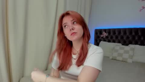 Snapshot of ella_mayers chatting on September 21, 12:18 pm Ella Mayers online show from September 21, 12:18 pm