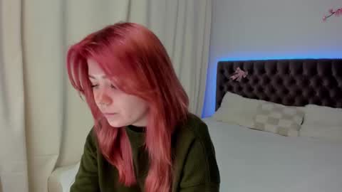 Snapshot of ella_mayers chatting on September 28, 12:21 pm Ella Mayers online show from September 28, 12:21 pm