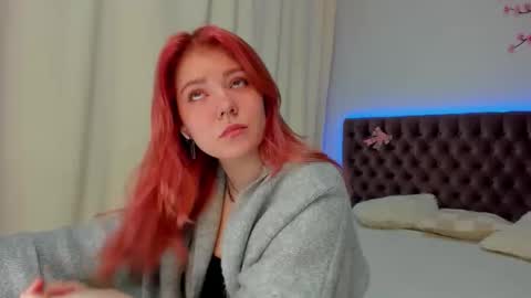 Snapshot of ella_mayers chatting on October 4, 12:03 pm Ella Mayers online show from October 4, 12:03 pm