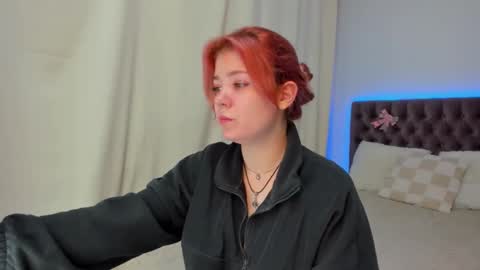 Snapshot of ella_mayers chatting on October 11, 12:15 pm Ella Mayers online show from October 11, 12:15 pm