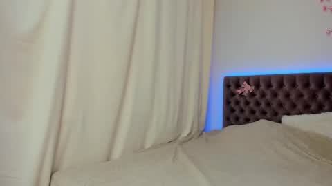 Snapshot of ella_mayers chatting on October 12, 12:26 pm Ella Mayers online show from October 12, 12:26 pm