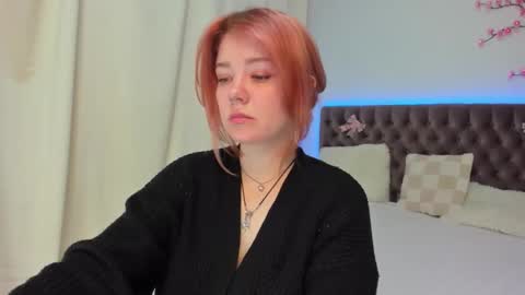 Snapshot of ella_mayers chatting on October 18, 12:17 pm Ella Mayers online show from October 18, 12:17 pm