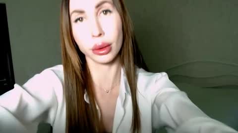 Snapshot of ella_sea chatting on September 9, 8:14 am Ella online show from September 9, 8:14 am