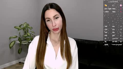 Ella online show from November 11, 9:31 am