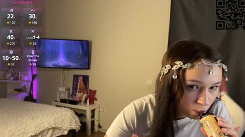 Snapshot of ella_simons chatting on November 13, 1:48 am ella_simons online show from November 13, 1:48 am