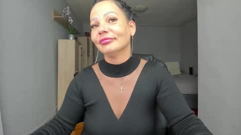 Ella online show from October 15, 11:43 am