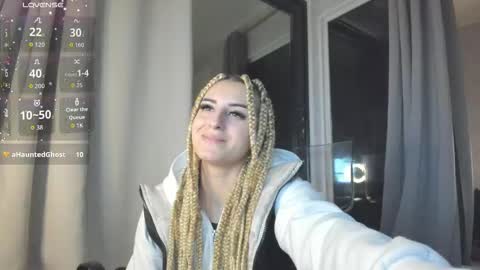 Snapshot of ella_vee chatting on October 25, 3:14 am ella_vee online show from October 25, 3:14 am