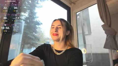 Snapshot of ella_vee chatting on November 30, 7:01 am ella_vee online show from November 30, 7:01 am