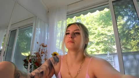 ella_vee online show from May 25, 5:46 am