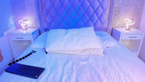 Ellaa Muller online show from December 3, 12:02 am