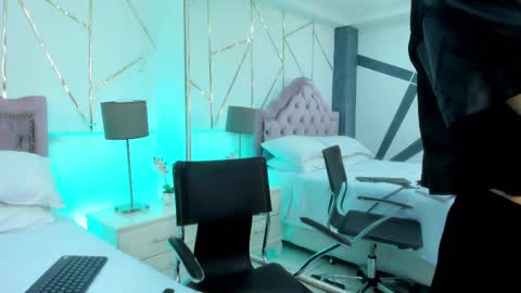 Ellaa Muller online show from February 25, 6:20 pm