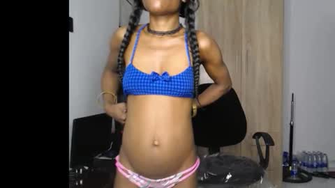 Snapshot of ellababy8 chatting on February 25, 4:44 am ella online show from February 25, 4:44 am