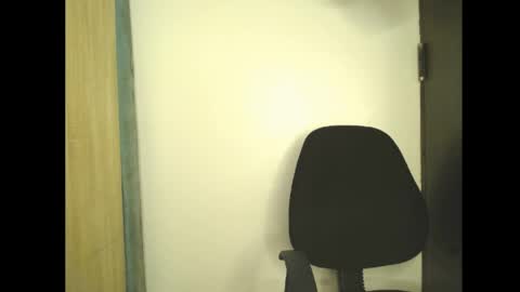 ella online show from April 18, 5:22 am