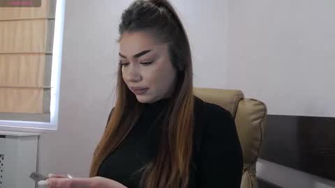 Ella online show from March 25, 6:19 am