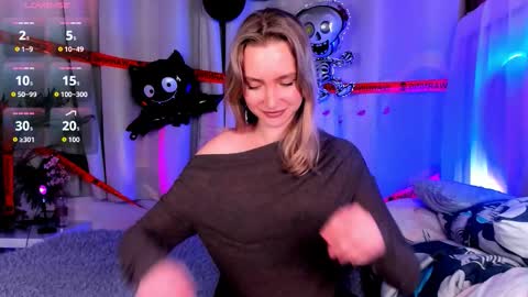 Ella online show from October 27, 3:49 pm