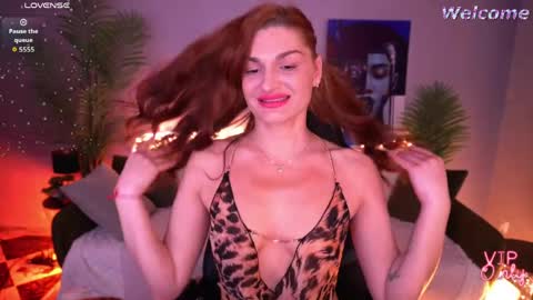 Ella online show from April 3, 9:02 pm