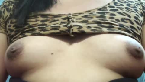 Snapshot of ellah_morena chatting on January 18, 1:29 pm Ellah online show from January 18, 1:29 pm