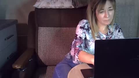 ellajohnsonx online show from November 29, 7:44 am