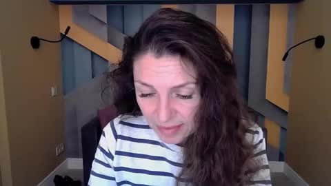 EllaLongs online show from October 28, 12:30 pm