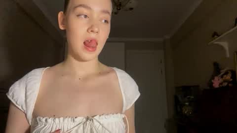 Ella online show from October 8, 6:27 pm