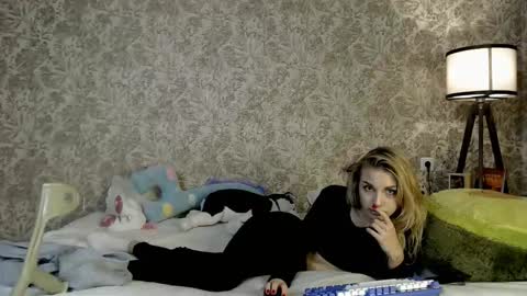 ellamilla online show from September 9, 9:36 pm