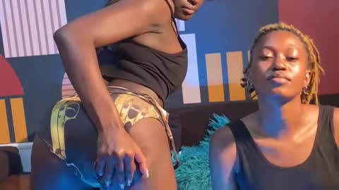 Snapshot of ellandadolly chatting on November 7, 10:10 pm Ellanda Dolly online show from November 7, 10:10 pm