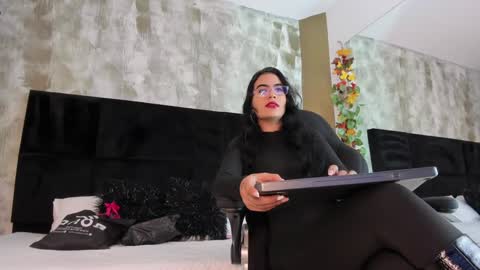  ella  online show from January 8, 11:32 am