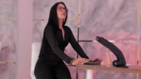  ella  online show from December 22, 11:29 am