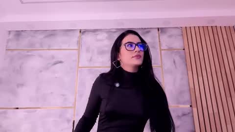  ella  online show from February 7, 11:25 am