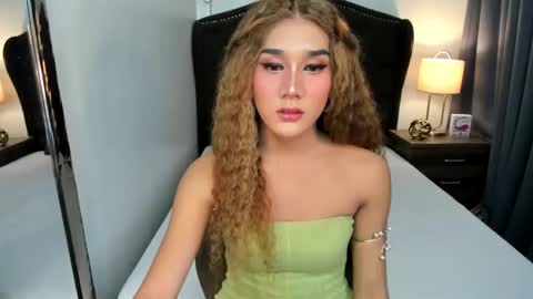 Snapshot of ellats_18 chatting on December 2, 6:21 pm Sophia online show from December 2, 6:21 pm