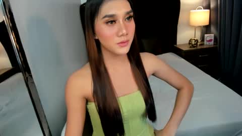 Snapshot of ellats_18 chatting on December 9, 9:26 pm Sophia online show from December 9, 9:26 pm