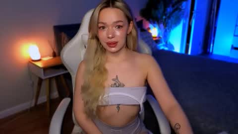 Ella online show from February 2, 5:39 am