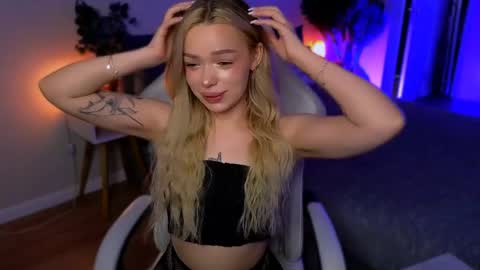 Ella online show from April 21, 5:58 am