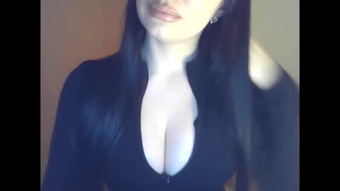 Snapshot of elle010843 chatting on February 6, 6:44 pm elle010843 online show from February 6, 6:44 pm