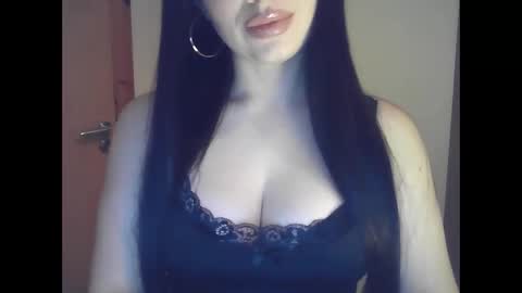 Snapshot of elle010843 chatting on February 9, 7:40 pm elle010843 online show from February 9, 7:40 pm