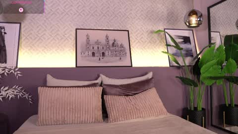 Elle Diane online show from April 6, 10:54 pm