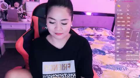 Snapshot of elleelle123 chatting on October 8, 12:19 am Ann online show from October 8, 12:19 am