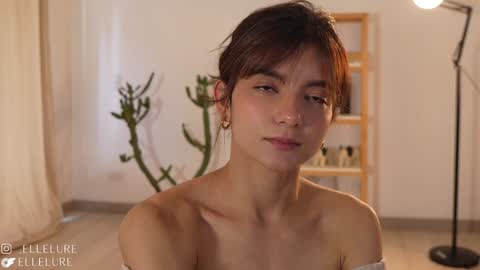 Snapshot of ellelure_ chatting on January 29, 9:50 pm Linda Restrepo online show from January 29, 9:50 pm