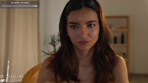 Snapshot of ellelure_ chatting on February 4, 9:20 pm Linda Restrepo online show from February 4, 9:20 pm