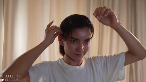 Snapshot of ellelure_ chatting on February 9, 9:06 pm Linda Restrepo online show from February 9, 9:06 pm