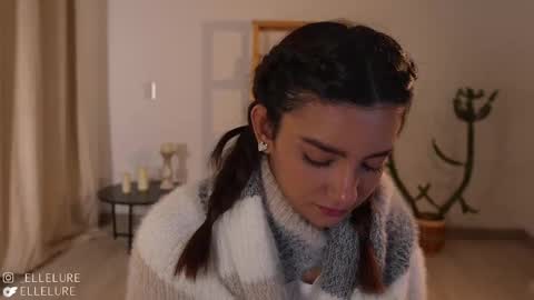 Snapshot of ellelure_ chatting on February 23, 12:41 am Linda Restrepo online show from February 23, 12:41 am