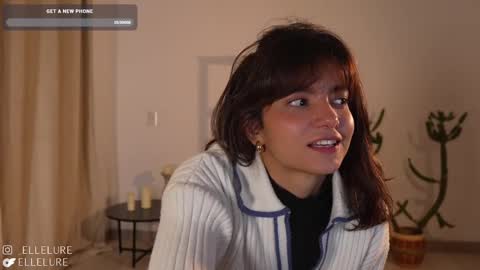 Snapshot of ellelure_ chatting on February 25, 12:47 am Linda Restrepo online show from February 25, 12:47 am