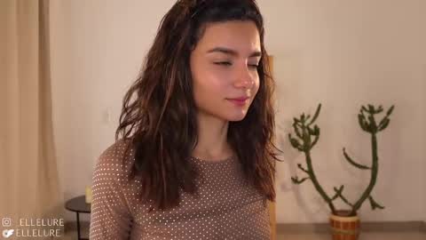 Snapshot of ellelure_ chatting on February 26, 10:20 pm Linda Restrepo online show from February 26, 10:20 pm