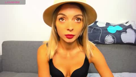 ellen_flow online show from October 21, 10:21 pm