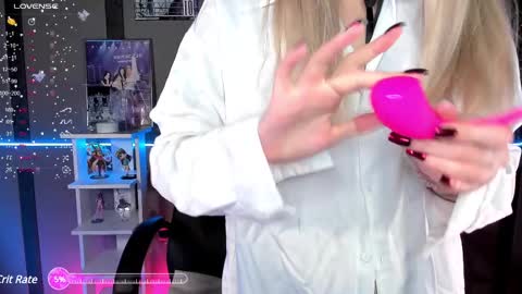 Snapshot of ellensoftt chatting on March 9, 9:24 am Maria online show from March 9, 9:24 am