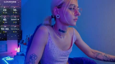Ellie online show from August 3, 3:49 pm