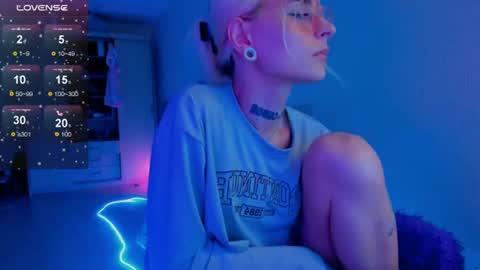 Ellie online show from August 4, 3:58 pm