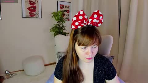 elli_anderson online show from December 2, 1:55 am